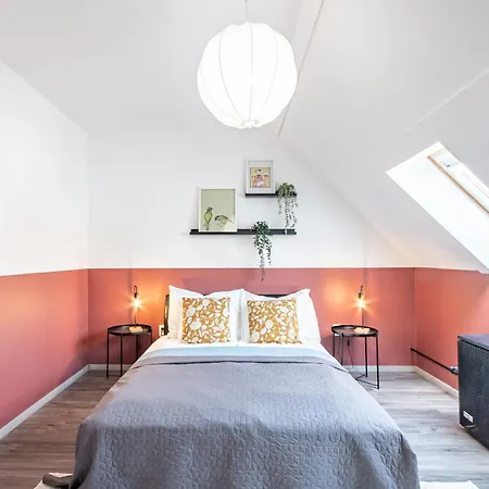 - Comfy - Close To Castle Eger