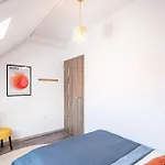 - Comfy - Close To Castle Apartmán *