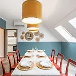 - Comfy - Close To Castle Eger