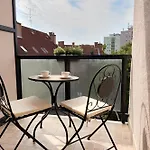 - Comfy - Close To Castle *