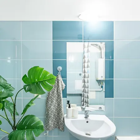 - Comfy - Close To Castle エゲル