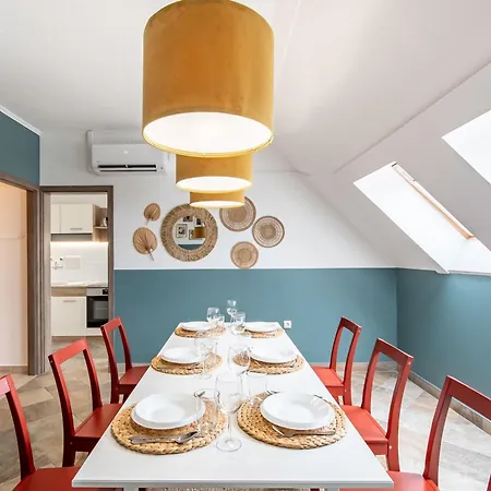 - Comfy - Close To Castle エゲル