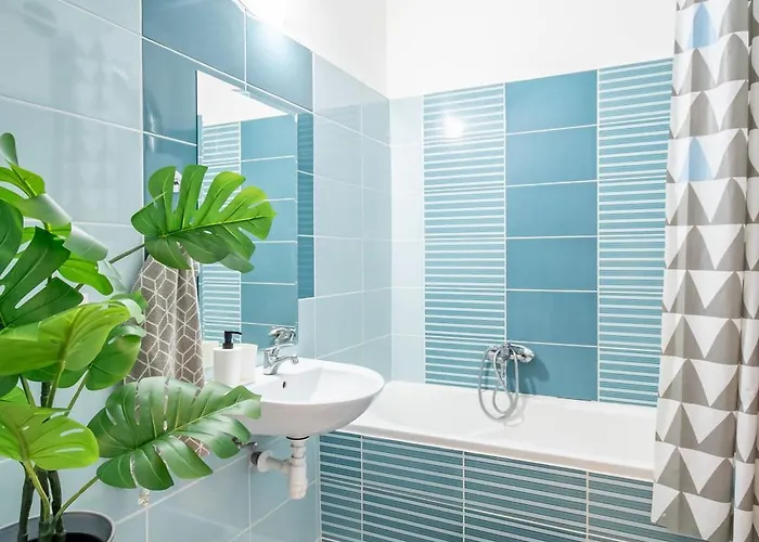 - Comfy - Close To Castle *