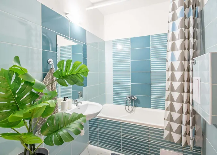 - Comfy - Close To Castle *