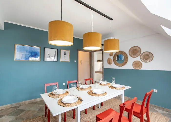 - Comfy - Close To Castle Eger