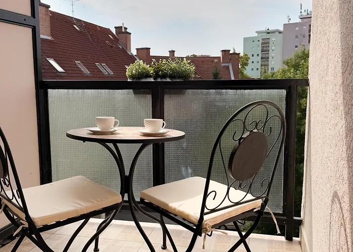 - Comfy - Close To Castle *